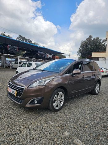 PEUGEOT 5008